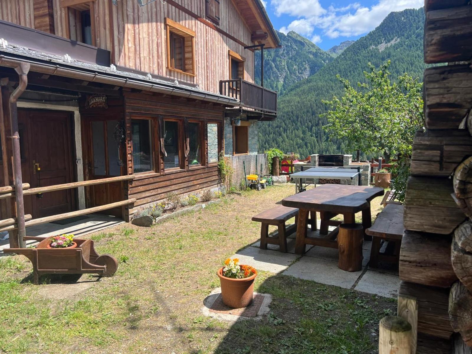 Joivy Modern Family Chalet With Stunning Mountain Views Champoluc Exterior foto