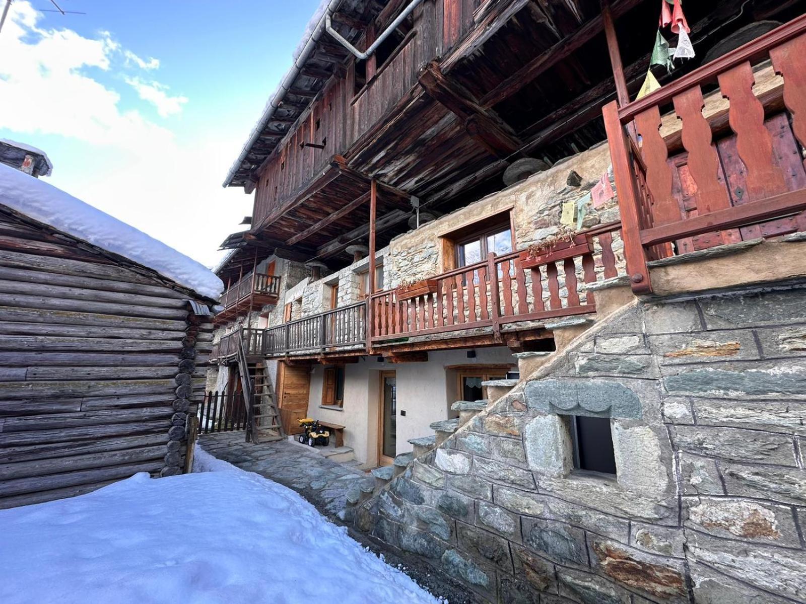 Joivy Modern Family Chalet With Stunning Mountain Views Champoluc Exterior foto