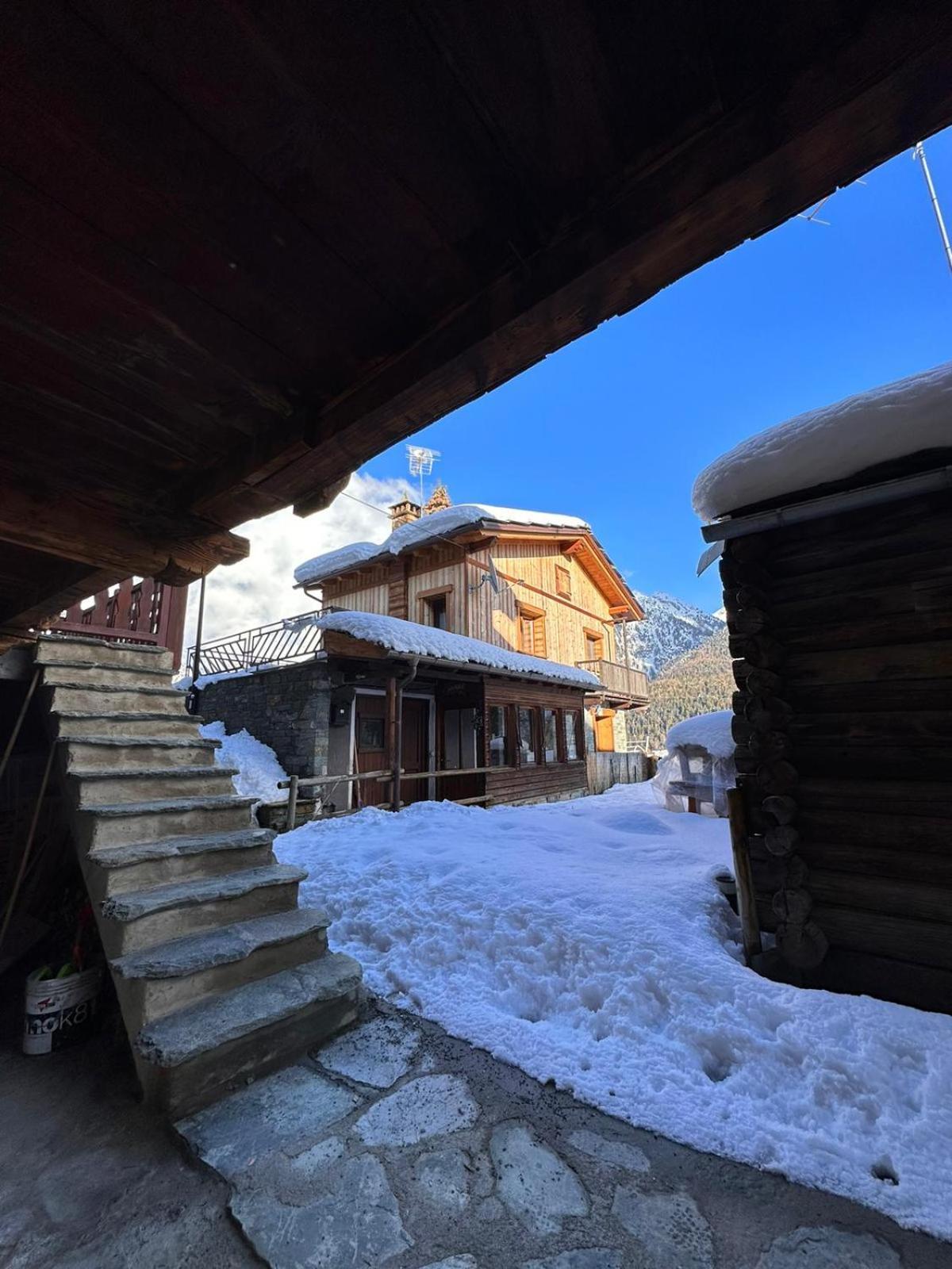 Joivy Modern Family Chalet With Stunning Mountain Views Champoluc Exterior foto